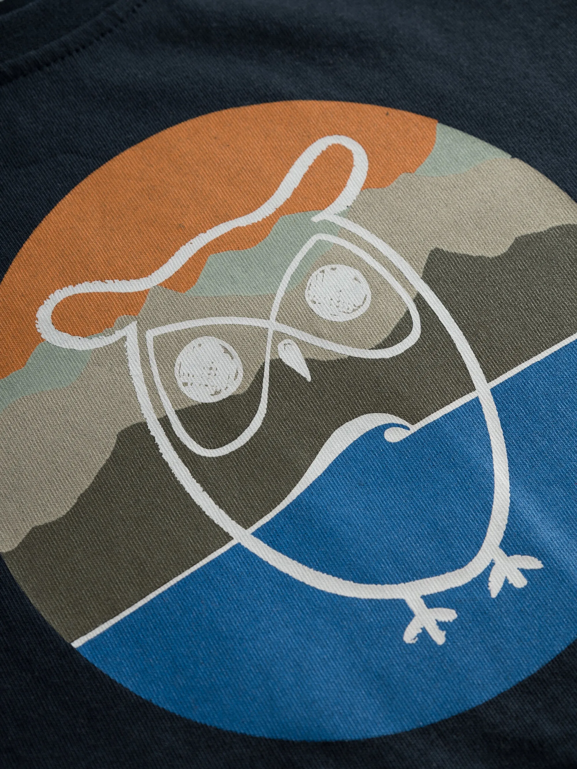 Mountain owl front print t-shirt - Total Eclipse